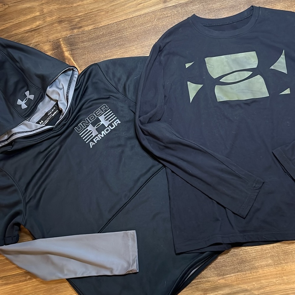 SET UNDER AROUR SIZE YXL LONG SLEEVE TEE & COLD GEAR HOODIE SIZE YL